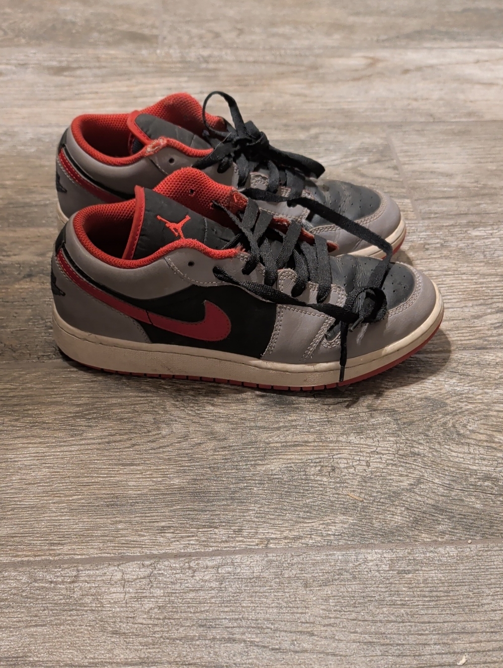 Nike Low Top Sneakers - Black, Gray & Red